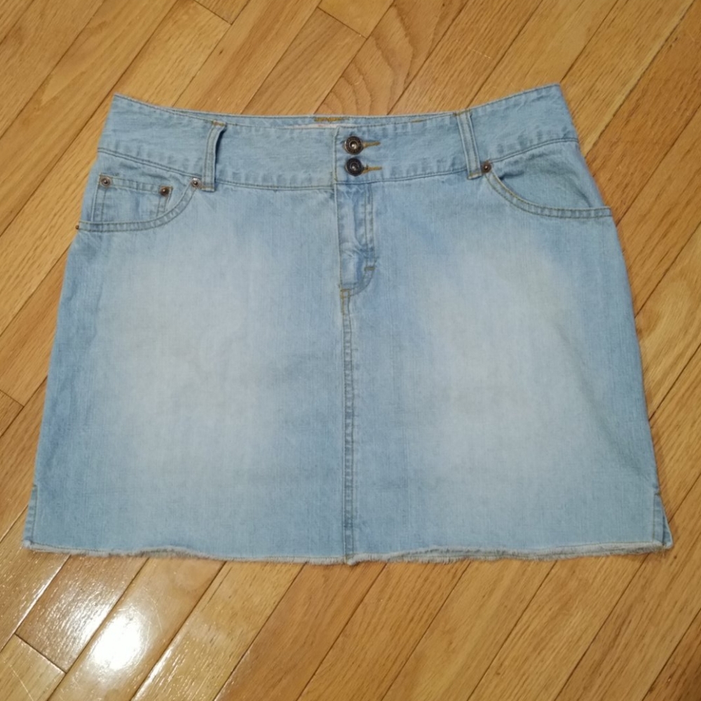 RETRO BLEACHED DENIM SHORT SKIRT